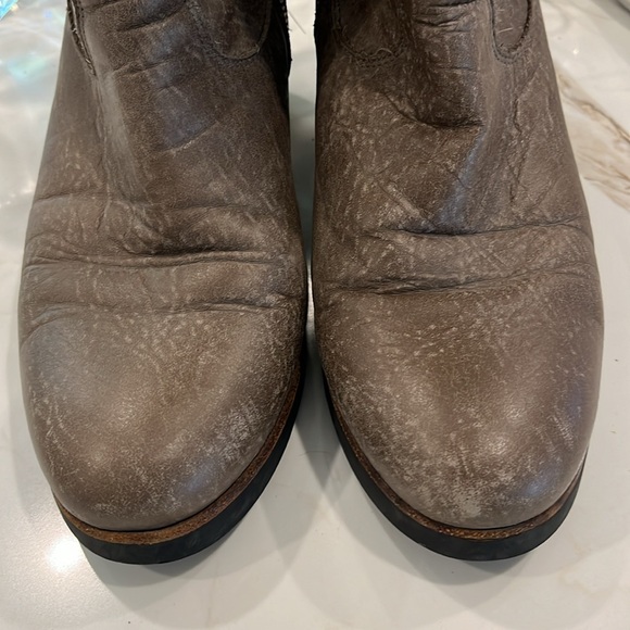 GUC Shabbies Amsterdam leather dark taupe 2” heel distressed look ankle boots - Picture 2 of 15